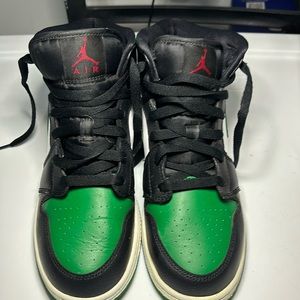 JORDAN 1 Retro OG PINE PRE OWNED
